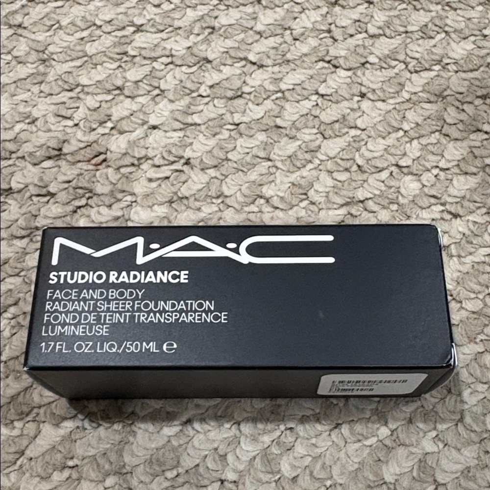 MAC Cosmetics Studio Radiance Foundation